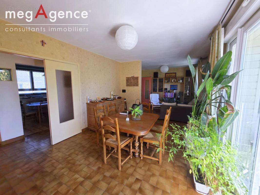 TROARN CENTRE – Maison familiale 160 m² – 5 chambres – DPE A – Terrain arboré 1000 m² - photo 5
