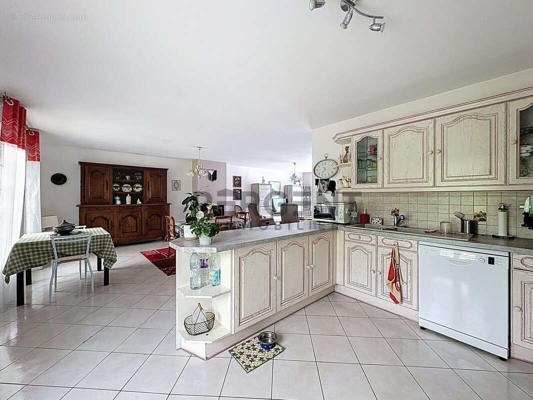 Maison à NEUVILLE-LEZ-BEAULIEU