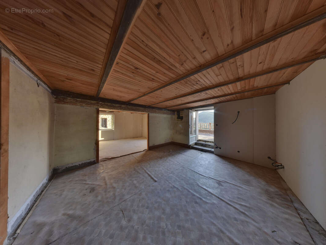 Maison à SAINT-FORTUNAT-SUR-EYRIEUX