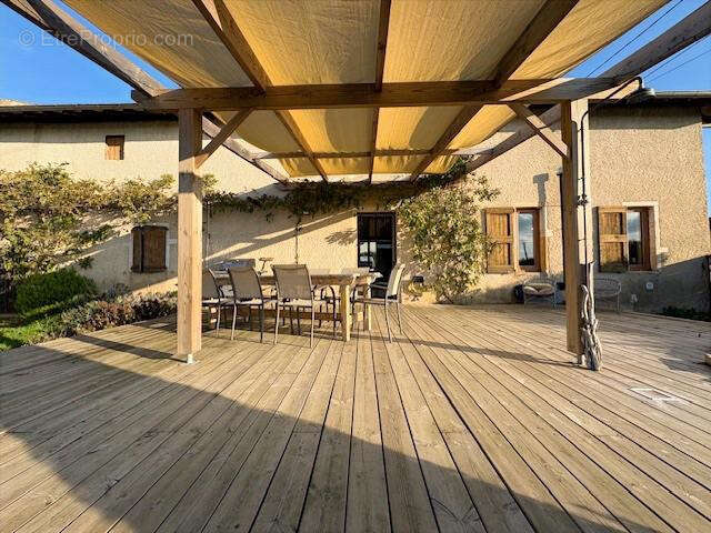 Maison à SAINT-ETIENNE-SUR-CHALARONNE