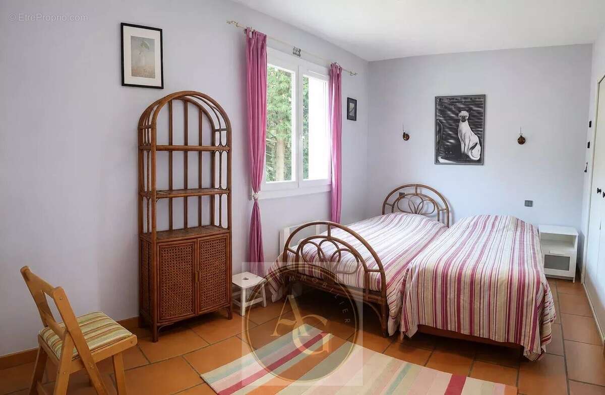 Maison T6 de 175 m² sur terrain de 2 ha avec piscine et tennis - photo 9