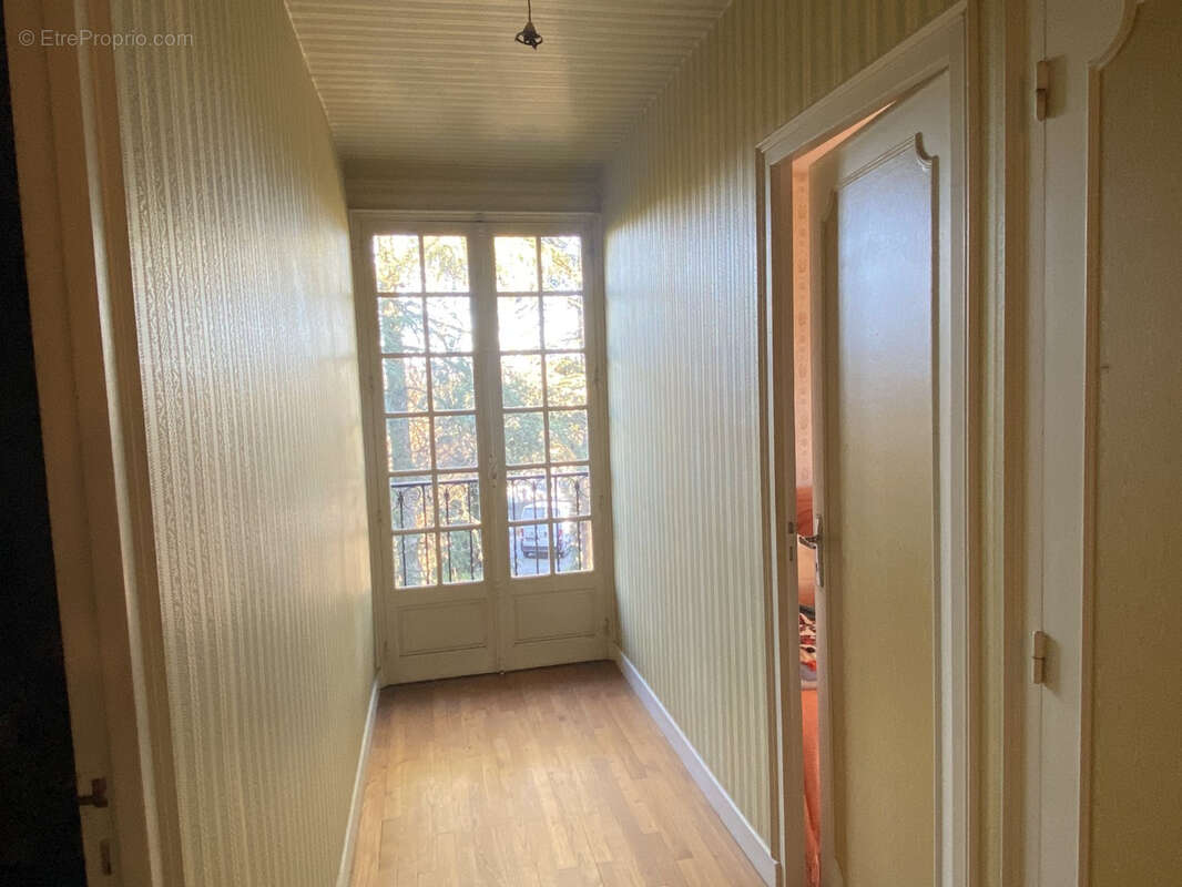 Maison à SAINT-CYR-LA-ROCHE