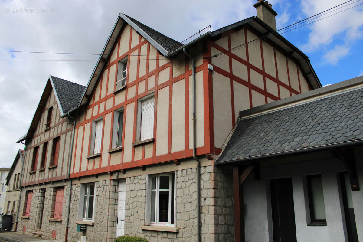 Maison à RIOM-ES-MONTAGNES