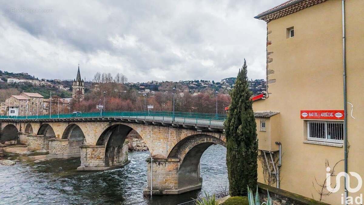 Photo 2 - Commerce à UCEL