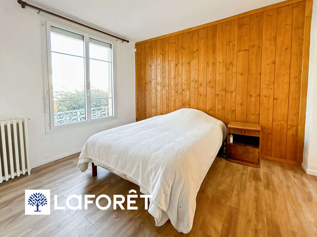 Maison à SAINTE-GENEVIEVE-DES-BOIS