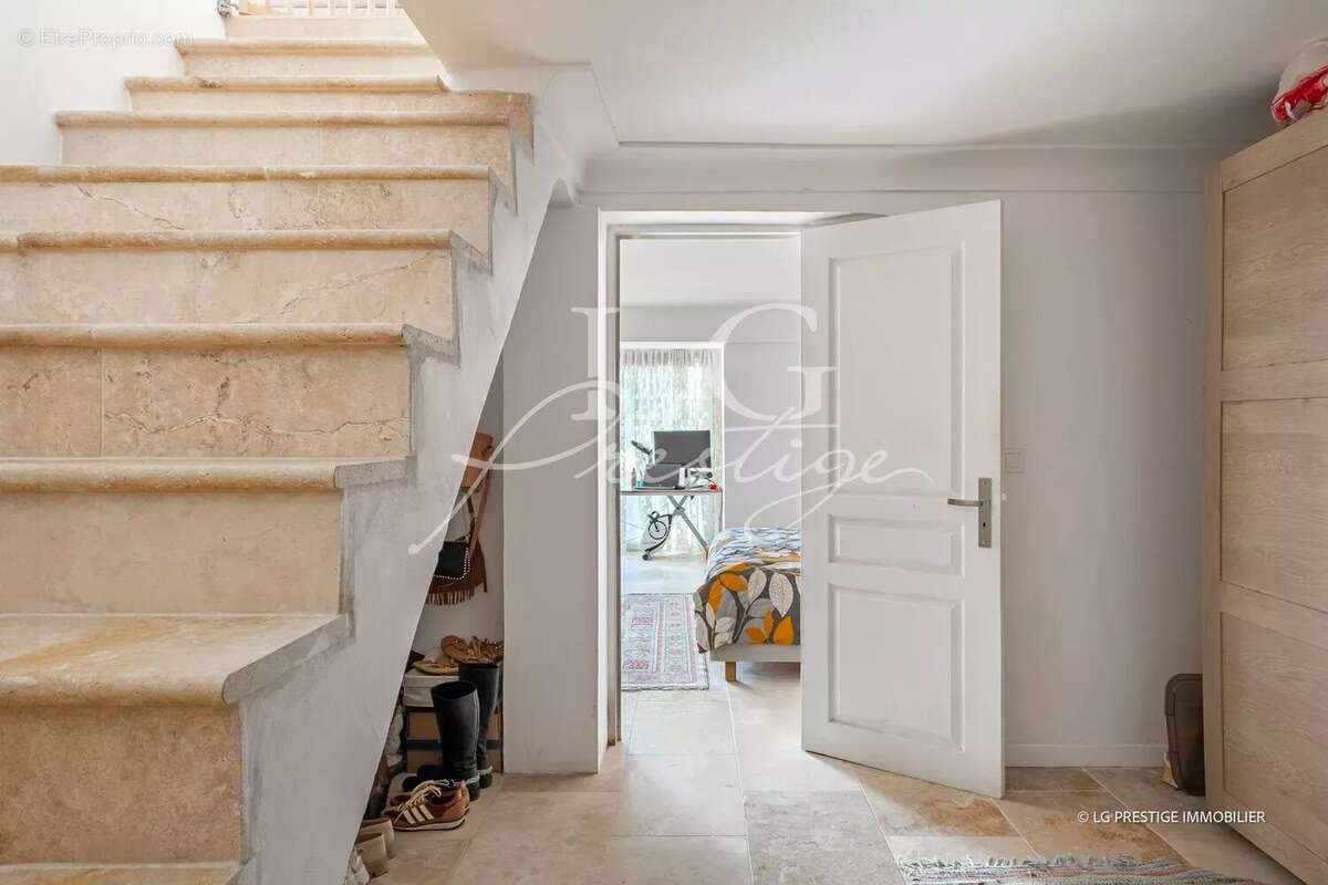 Maison à MANDELIEU-LA-NAPOULE