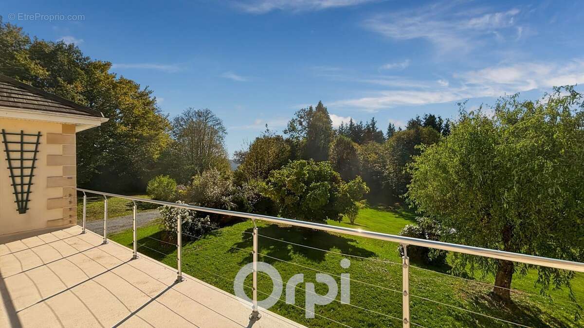 Maison à CHATELUS-LE-MARCHEIX