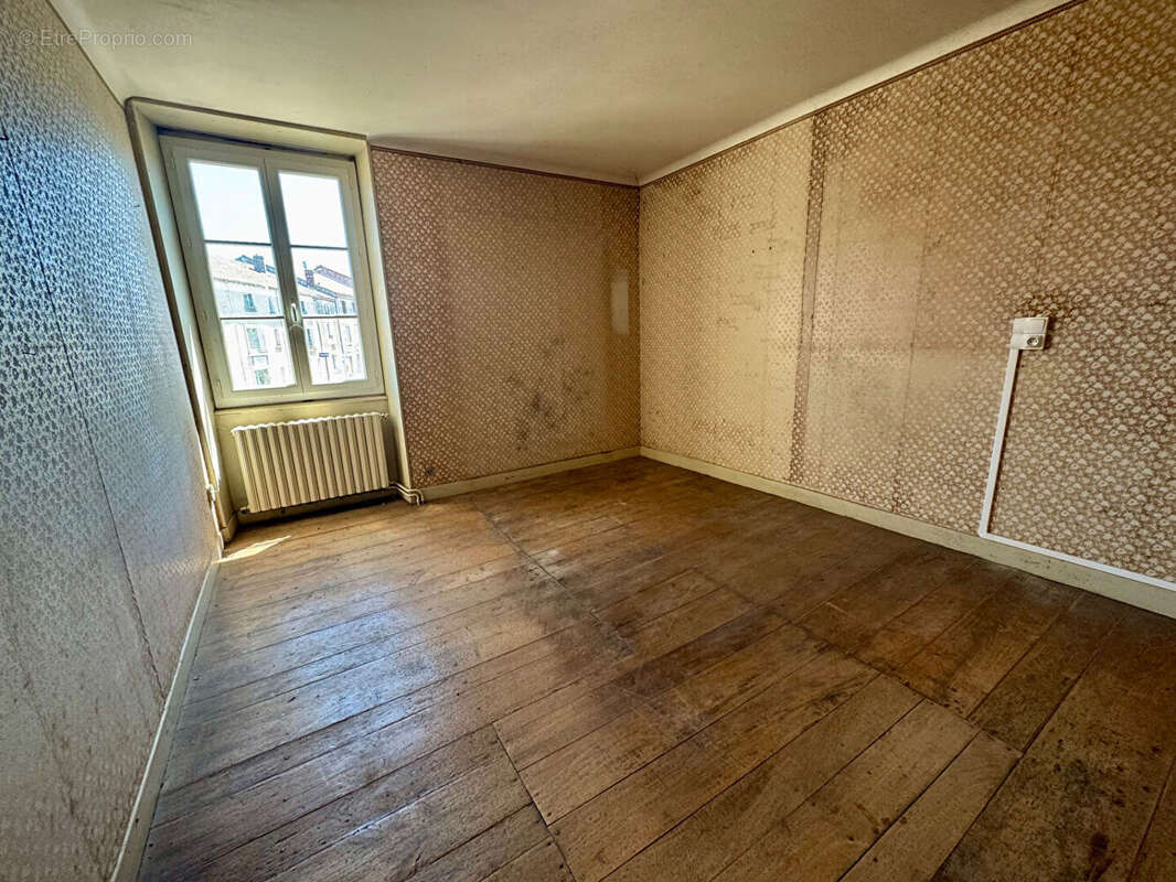 Maison à BUSSIERE-POITEVINE