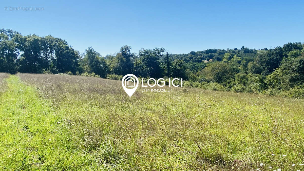Terrain constructible 1 818 m2 non viabilisé - photo 2