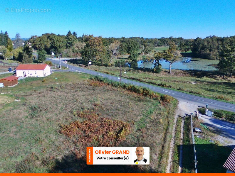 Terrain à ORADOUR-SUR-GLANE