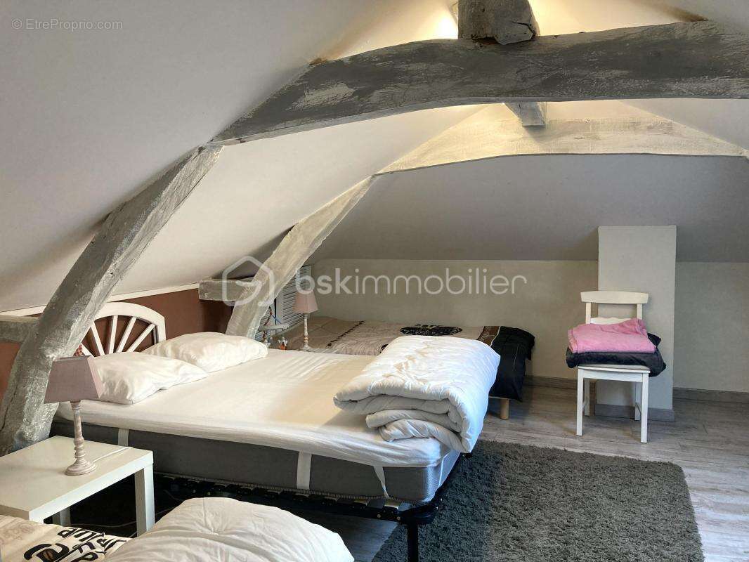 Maison à VILLECOMTAL-SUR-ARROS