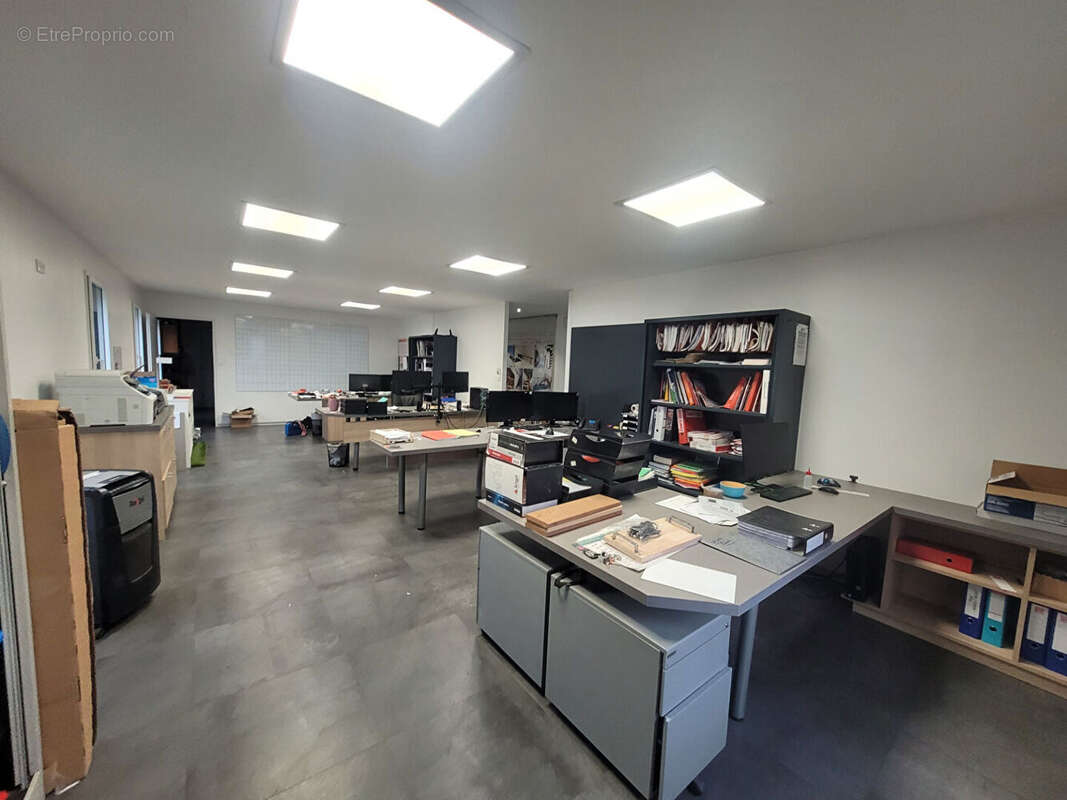 Commerce à MONTAIGU