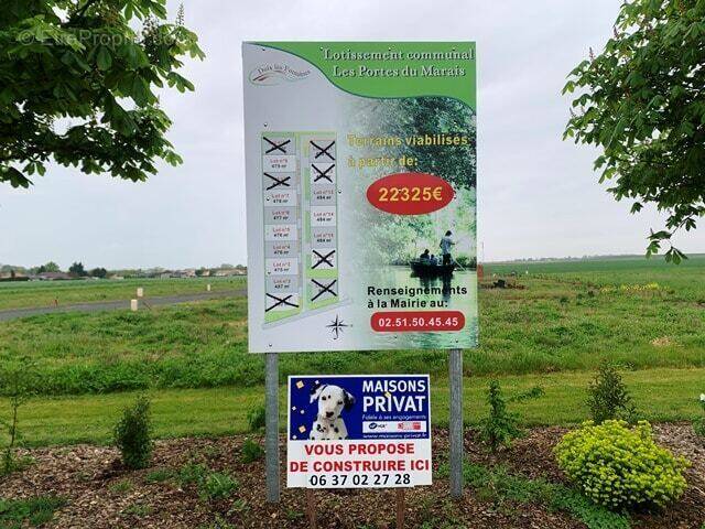 Terrain à FONTENAY-LE-COMTE