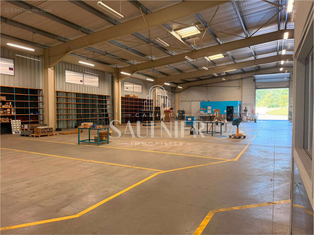En sortie de Montrichard, A vendre locaux commerciaux et industriels. - photo 7