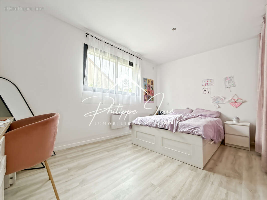 Maison à COURTOIS-SUR-YONNE