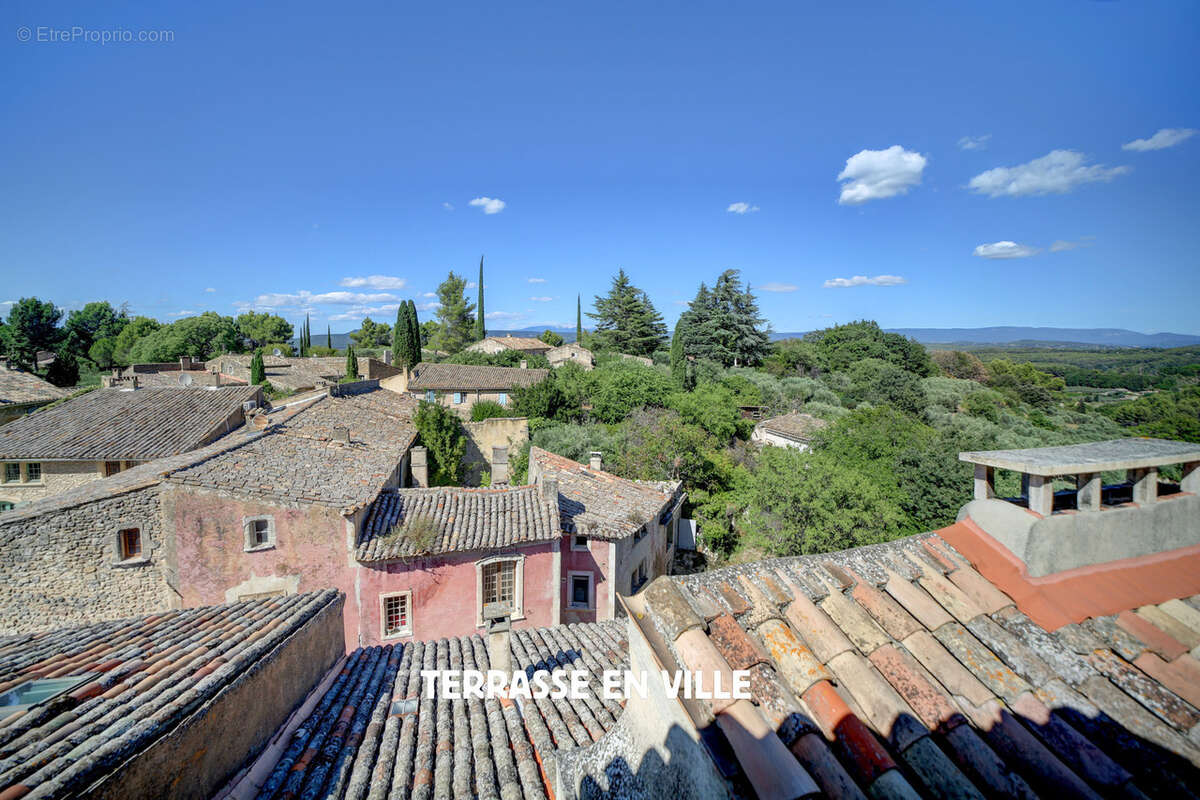Maison à OPPEDE