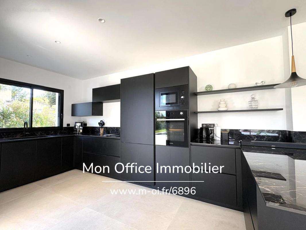 Maison à VENTABREN