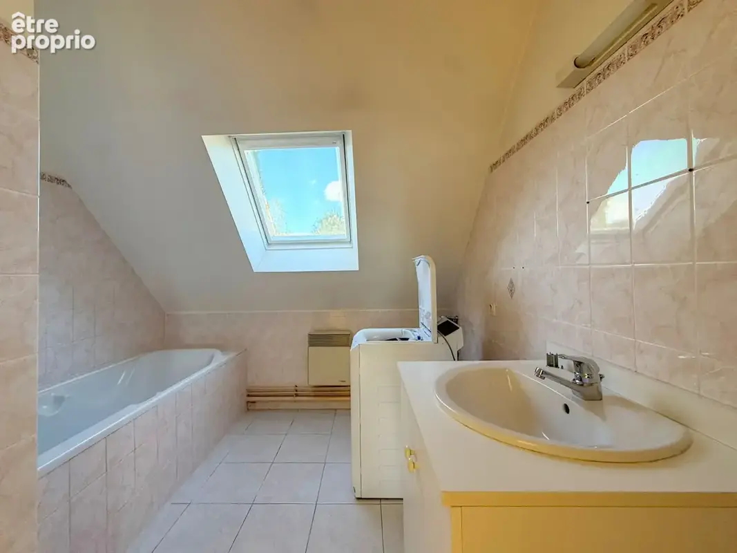 Maison trois chambres avec jardin clos à Villevêque - photo 8