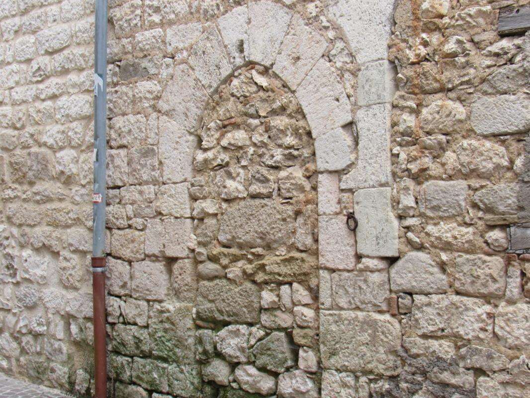 Grande maison medievale  de village entierement renovee dpe en b avec une petite maison qui sert de garage   290000€ - photo 56