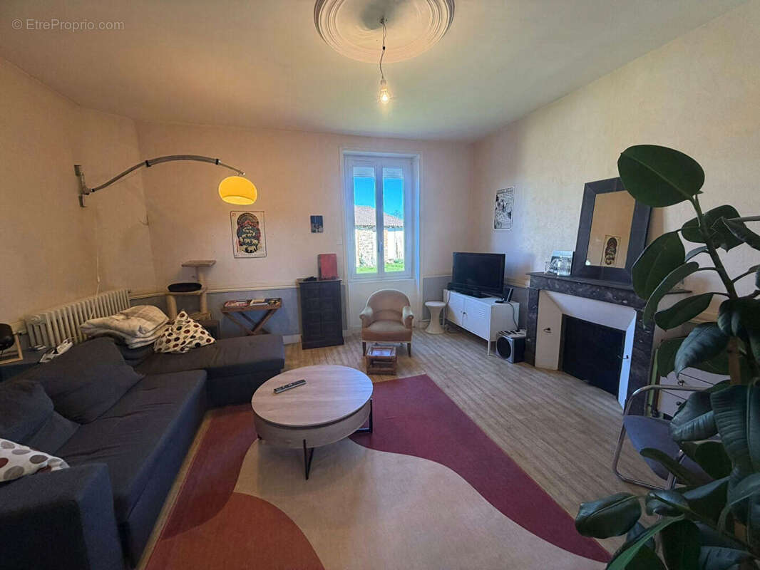 Maison à CHATEAUPONSAC