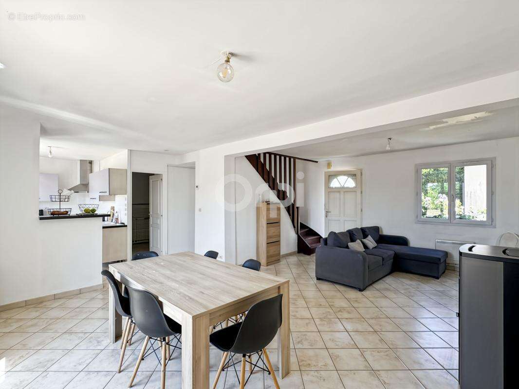 Maison à LES VENTES