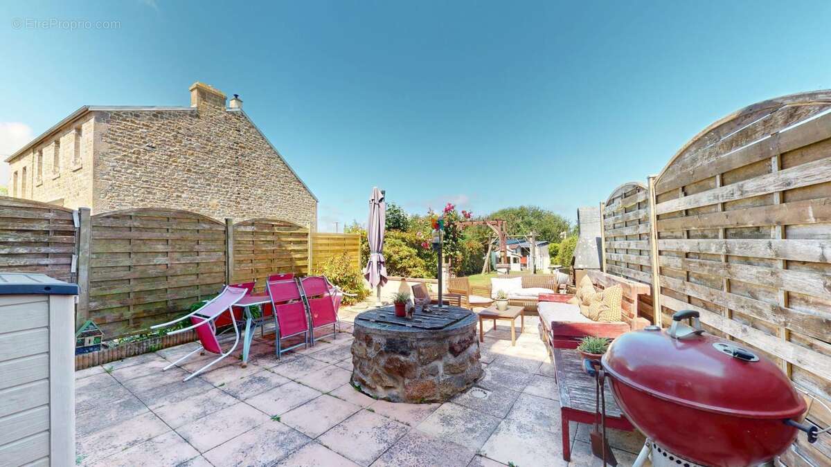 Maison à COSQUEVILLE