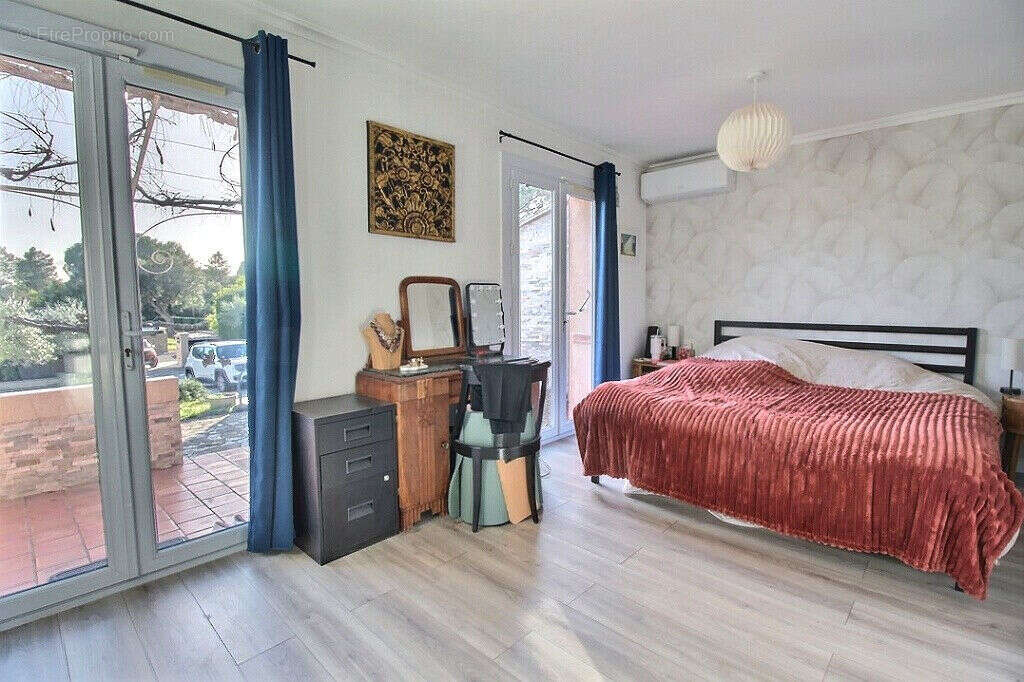 Maison à ROQUEBRUNE-SUR-ARGENS