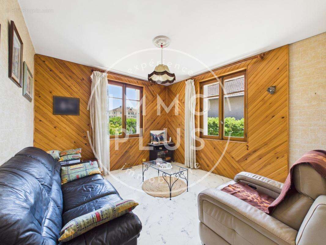 Vente - Appartement - 4 pièces + cuisine - 78,91 m² - 343 000 € - photo 3