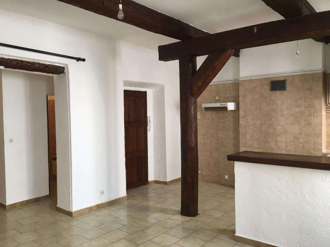 Immeuble de rapport à vendre, RDC+5 comprenant 5 appartement et un local commercial, TOULON centre historique (83000), proche du - photo 2