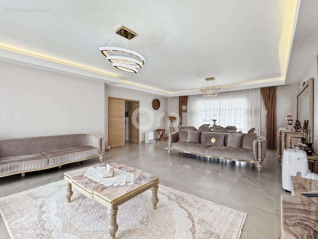 Maison 6 pièces de 198 m² - photo 18