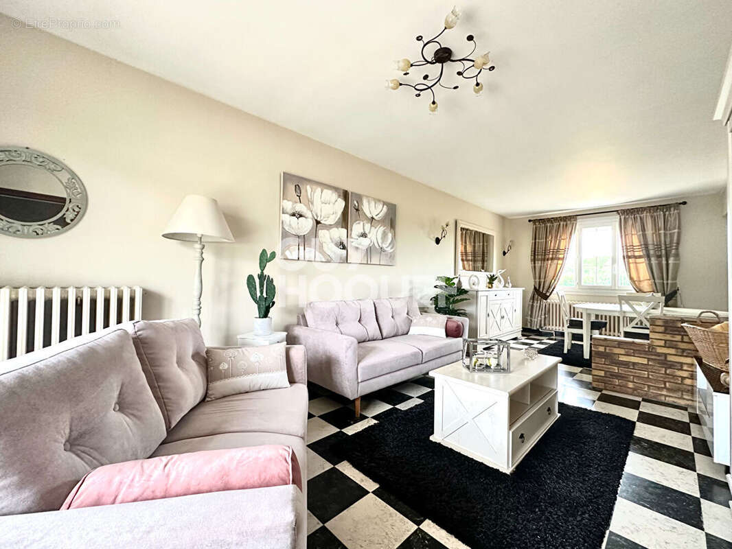 Maison à LONGUEIL-ANNEL