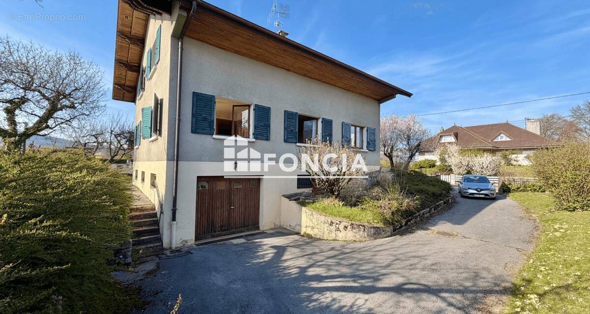 Maison à LA ROCHE-SUR-FORON