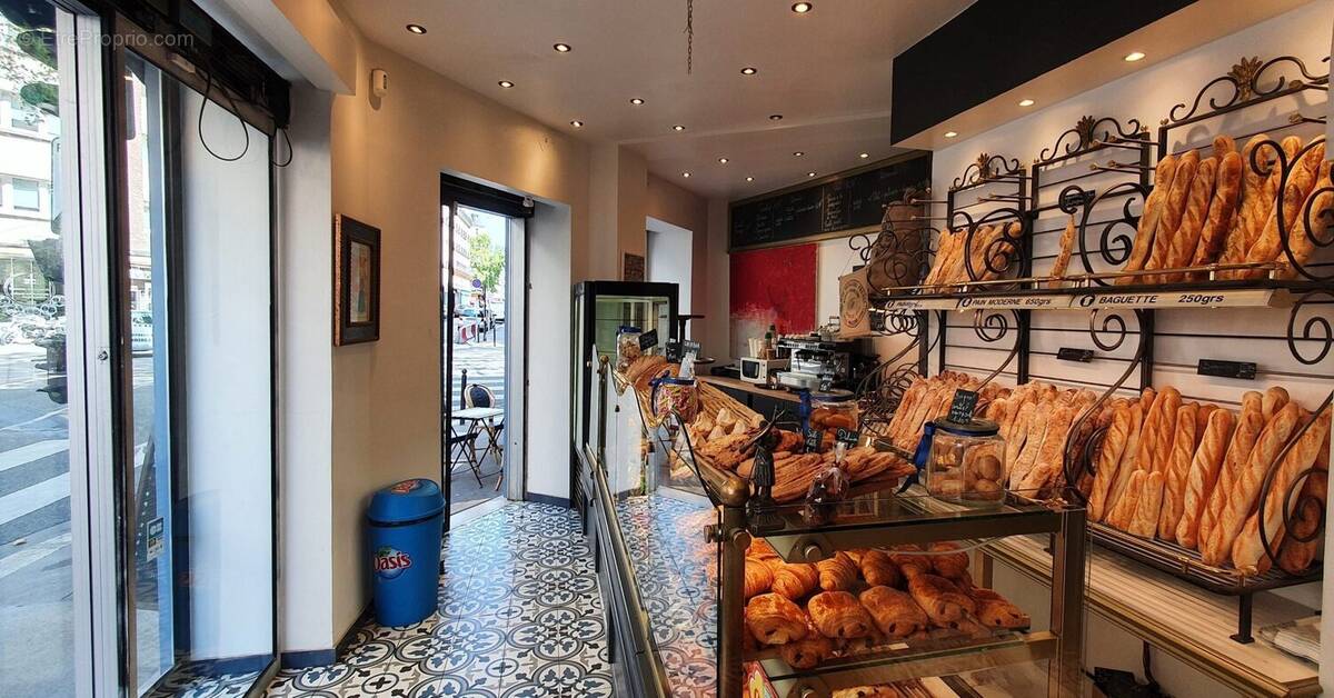 Autre à PARIS-11E