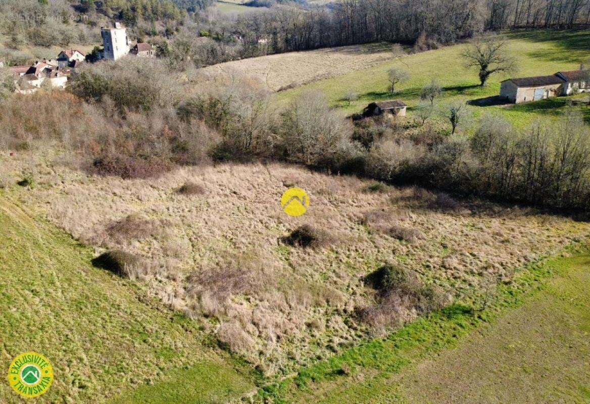 Terrain à SAINT-GEORGES-DE-MONTCLARD