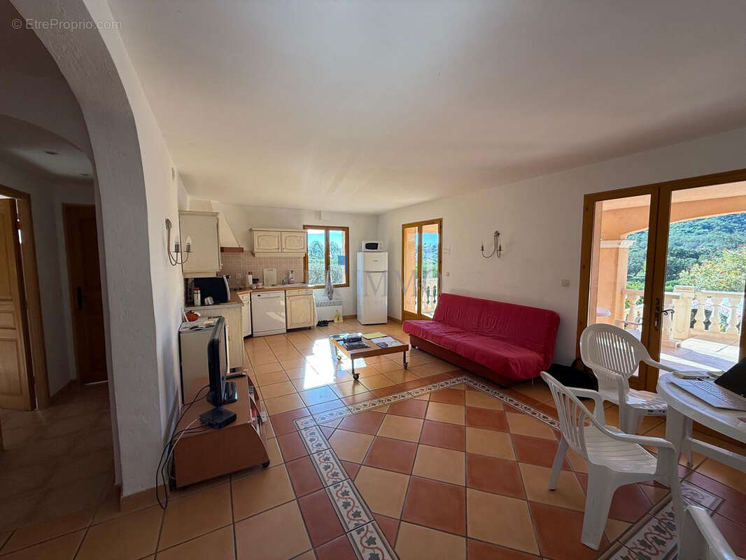 Maison à LES ISSAMBRES