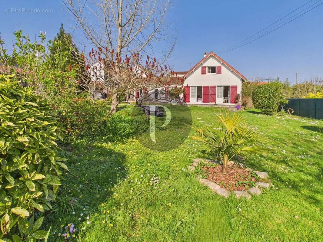 Maison à VERRIERES-LE-BUISSON