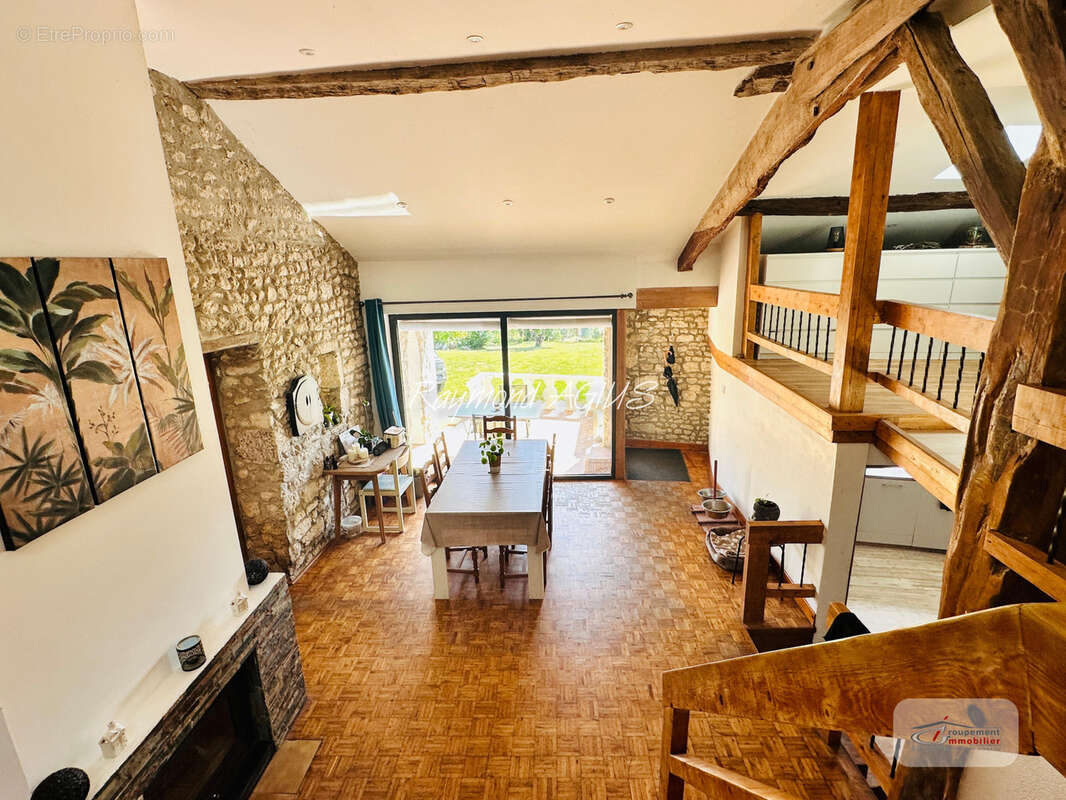 Charmante maison traditionnelle en pierre avec annexe indépendante et piscine de 15 x 6 m - photo 17