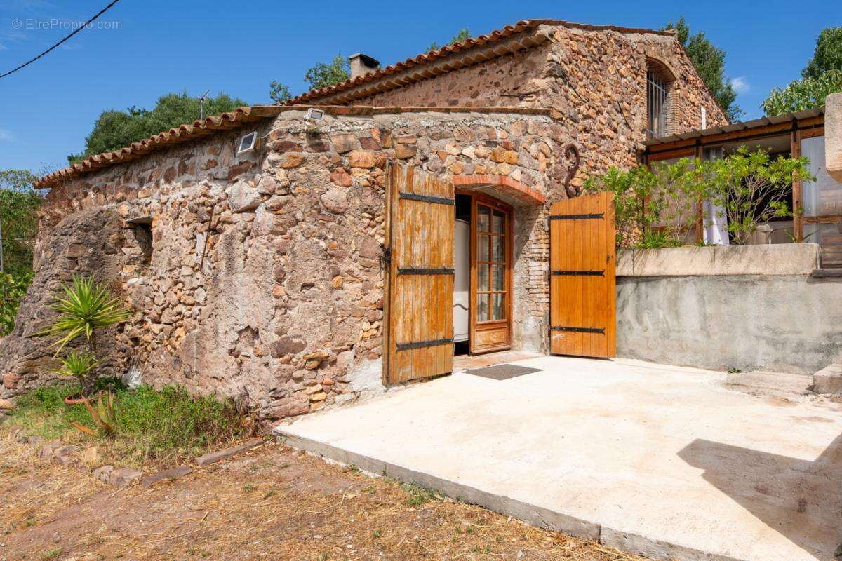Maison à ROQUEBRUNE-SUR-ARGENS