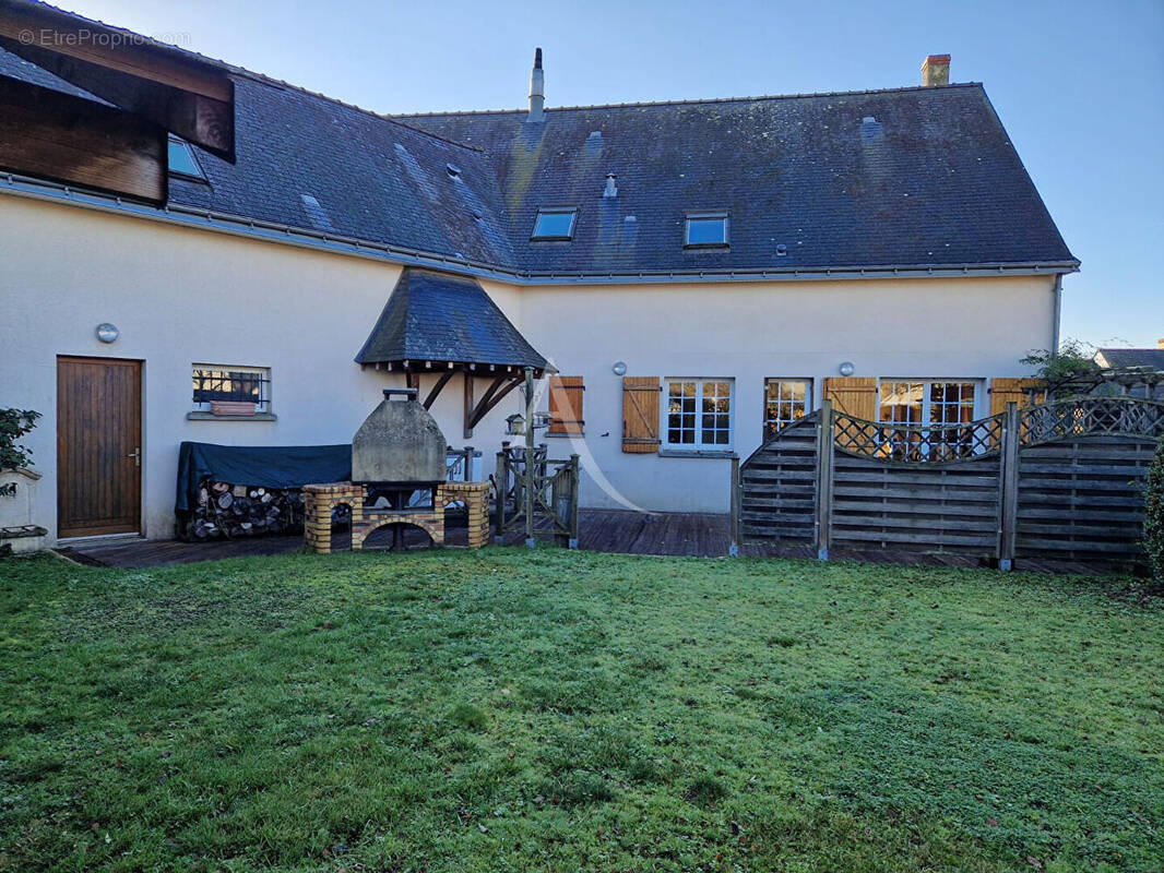 Maison à SAINT-BARTHELEMY-D'ANJOU