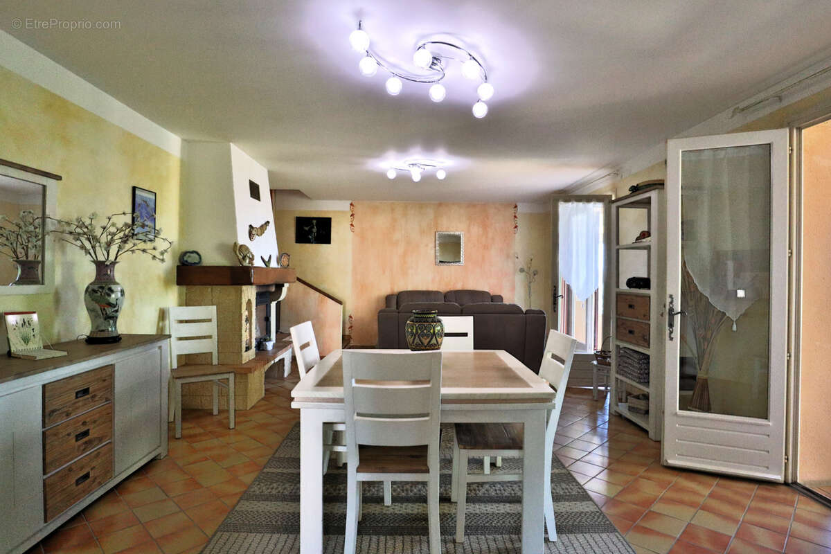 Maison à SAINT-SATURNIN-LES-APT