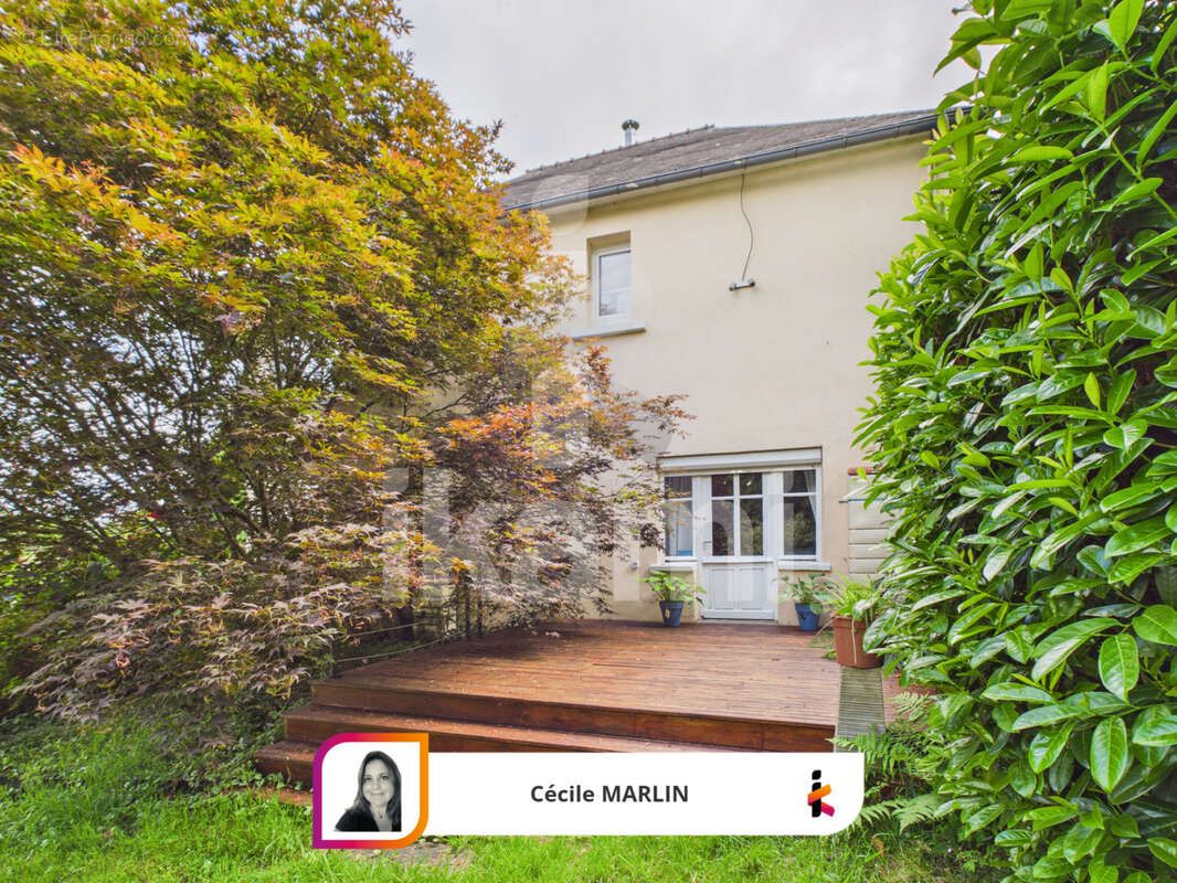 Maison de caractère avec maison indépendante, vue dominante et revenu locatif - photo 12