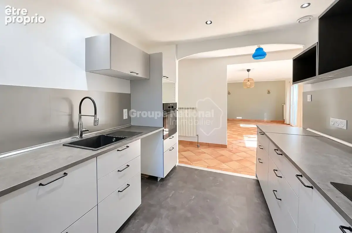 Maison de plain-pied avec jardin paysager et piscine - Secteur calme et recherché - photo 7