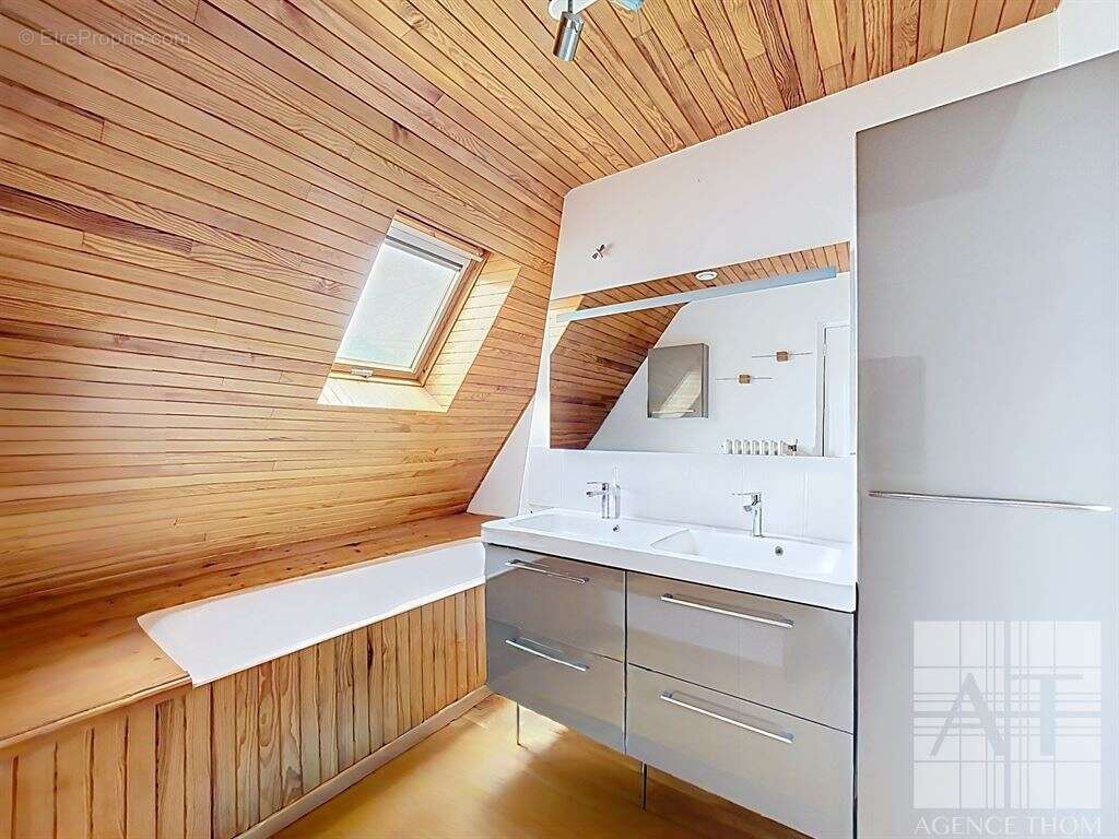 Propriété de charme en pierres avec dépendances et terrain en bordure de ruisseau - photo 9