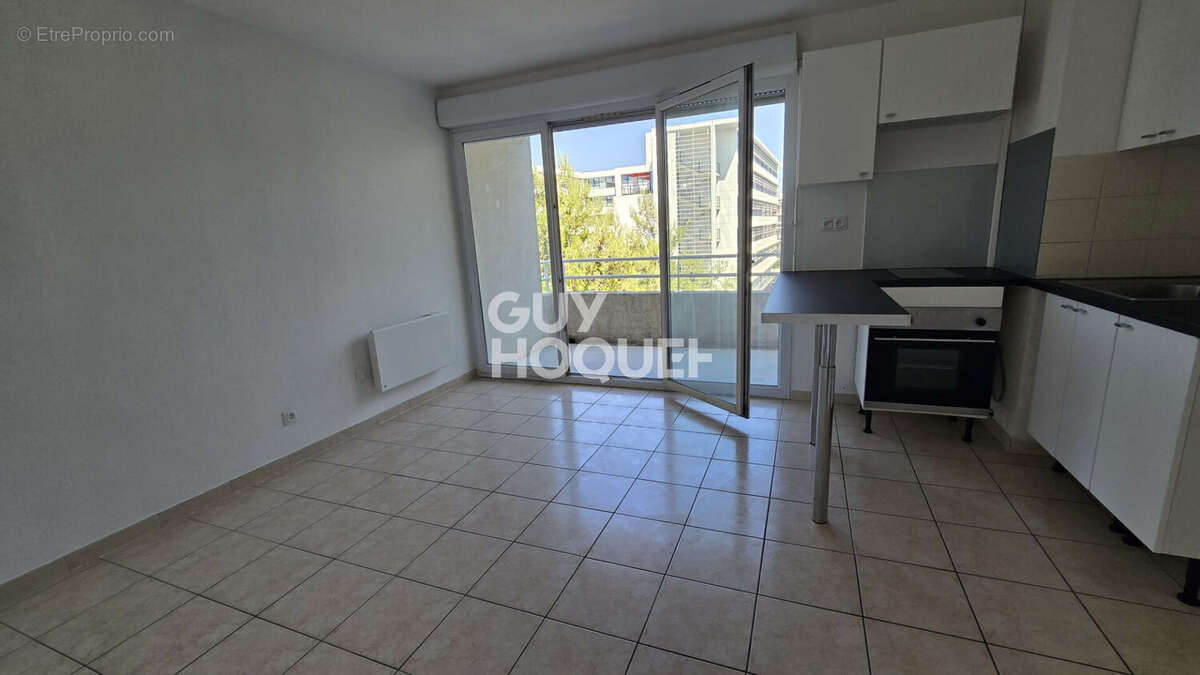 Lumineux T2 de 42m2 avec terrasse, garage, gardien et piscine. - photo 3
