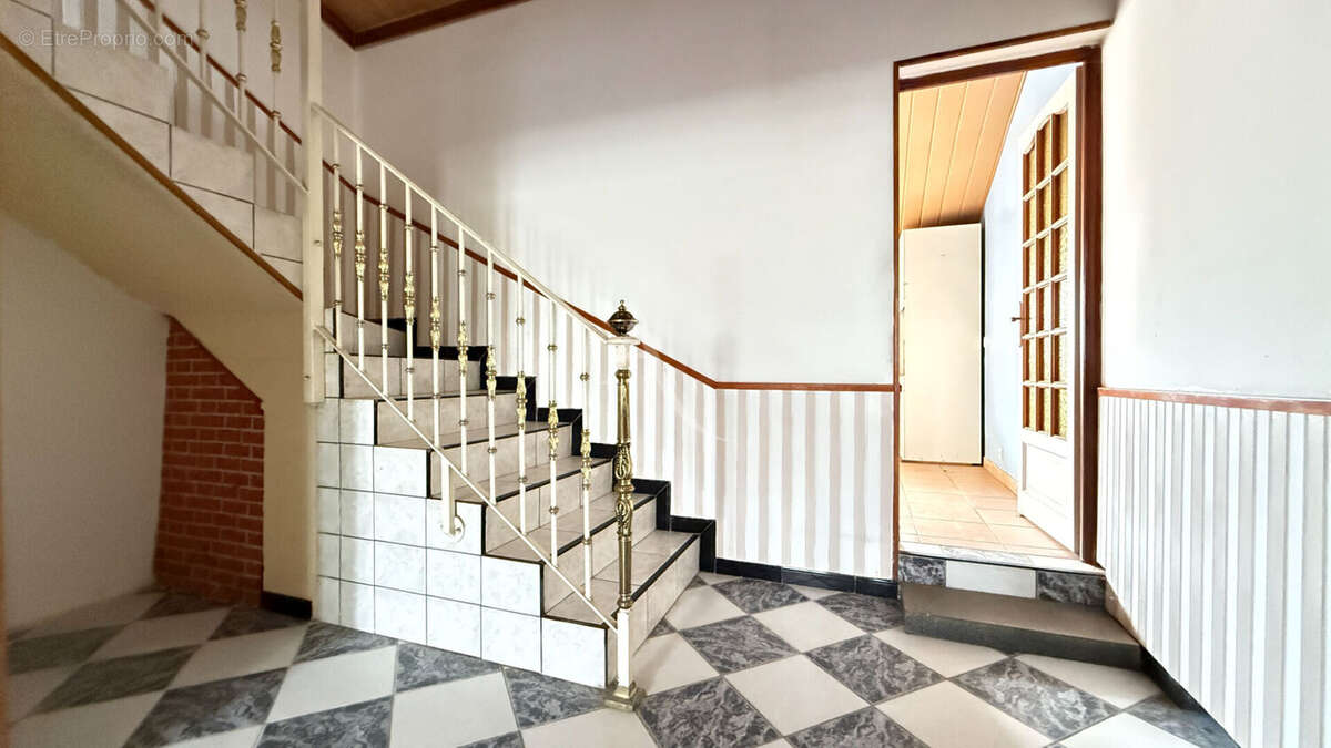 Maison à BOURNEZEAU