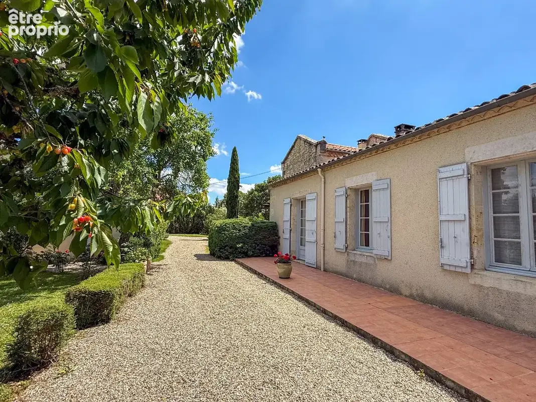 Superbe Ancien Couvent avec Jardins Privés et Piscine - photo 3