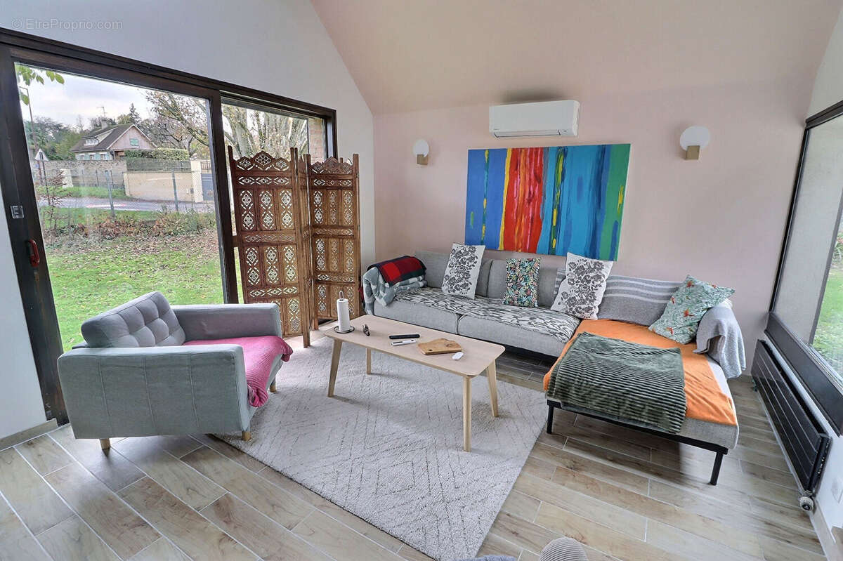 Maison à JOUY-LE-MOUTIER