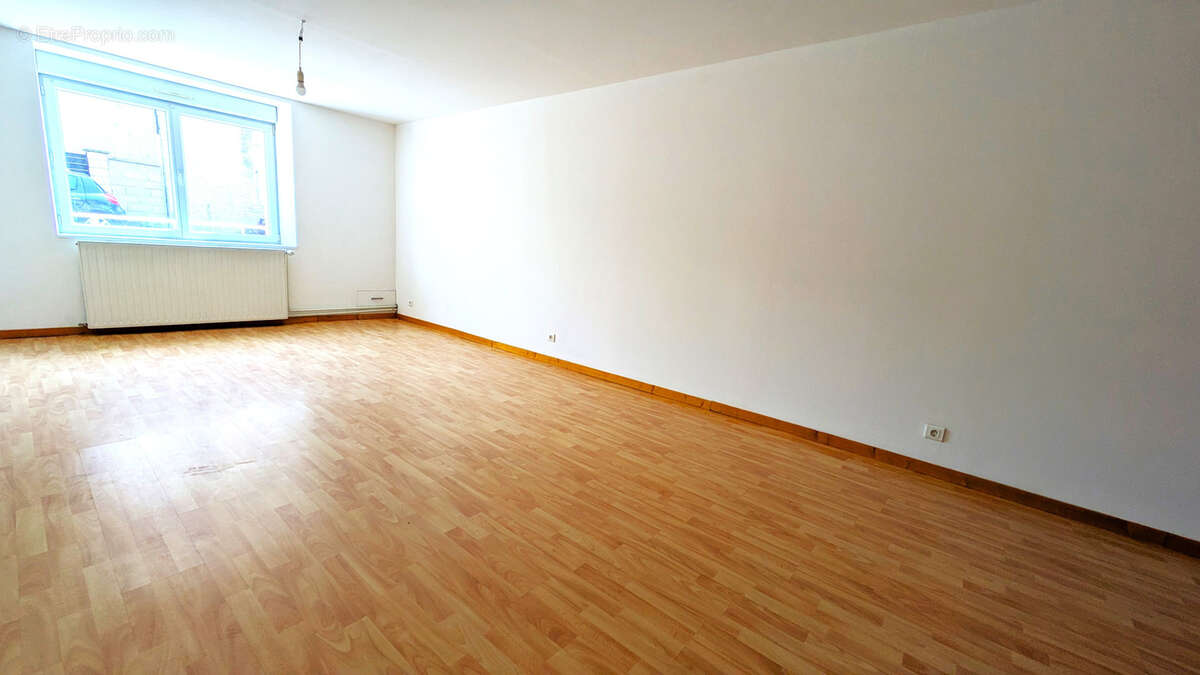 Mieux qu’un appartement, venez visiter cette grande maison de village de 148 m2 habitables. - photo 3