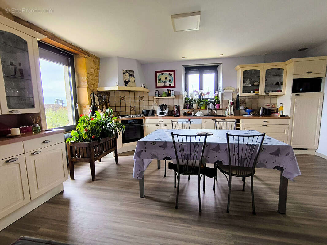 Corps de ferme: Maison en pierre 130m², parcelles de 5ha + granges - photo 5