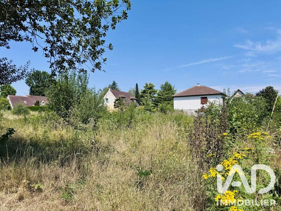 Terrain 692 m² à Le Tremblay-Sur-Mauldre  - photo 2